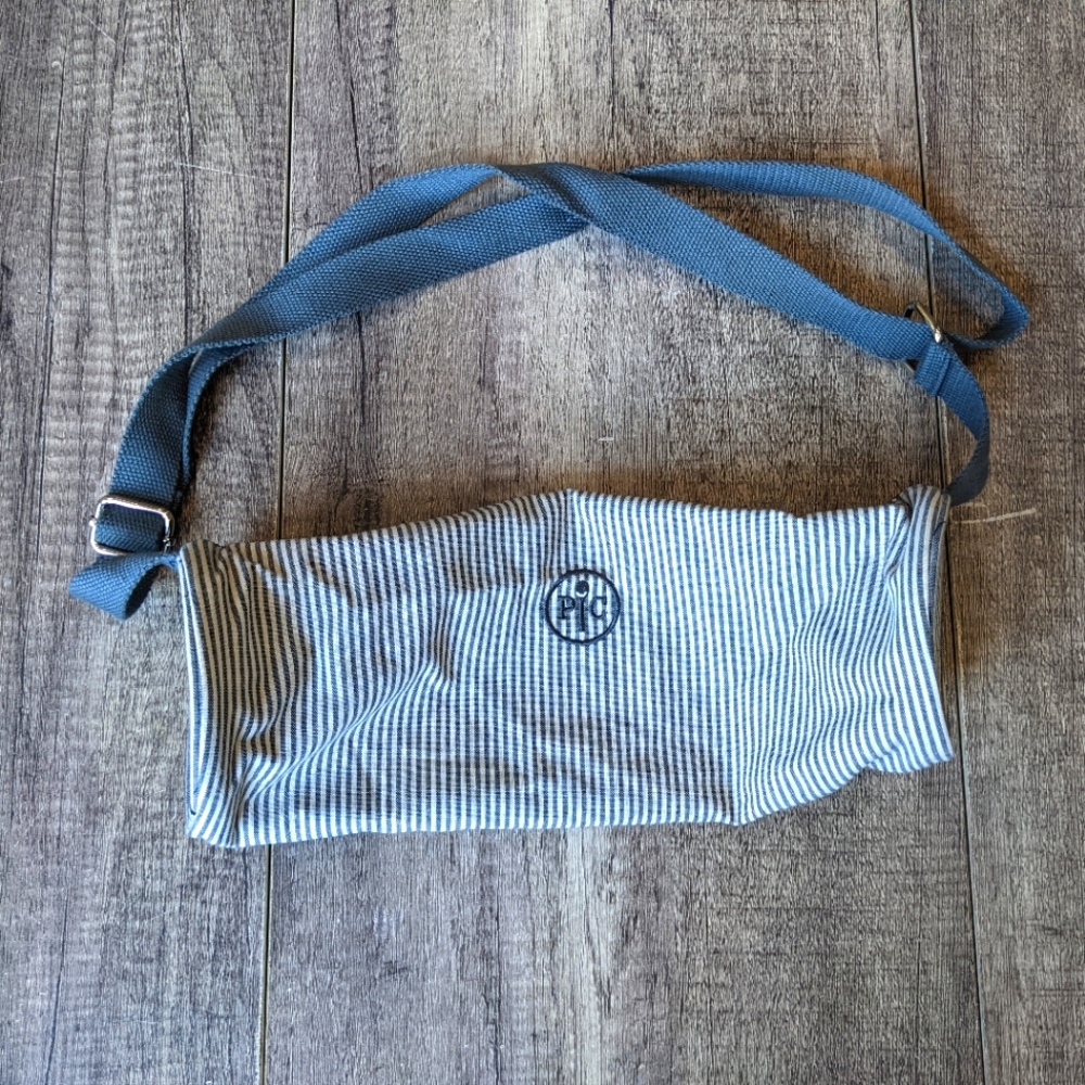 **NWOT Pampered Chef Zippered Wine Carrying Case with Adjustable Strap